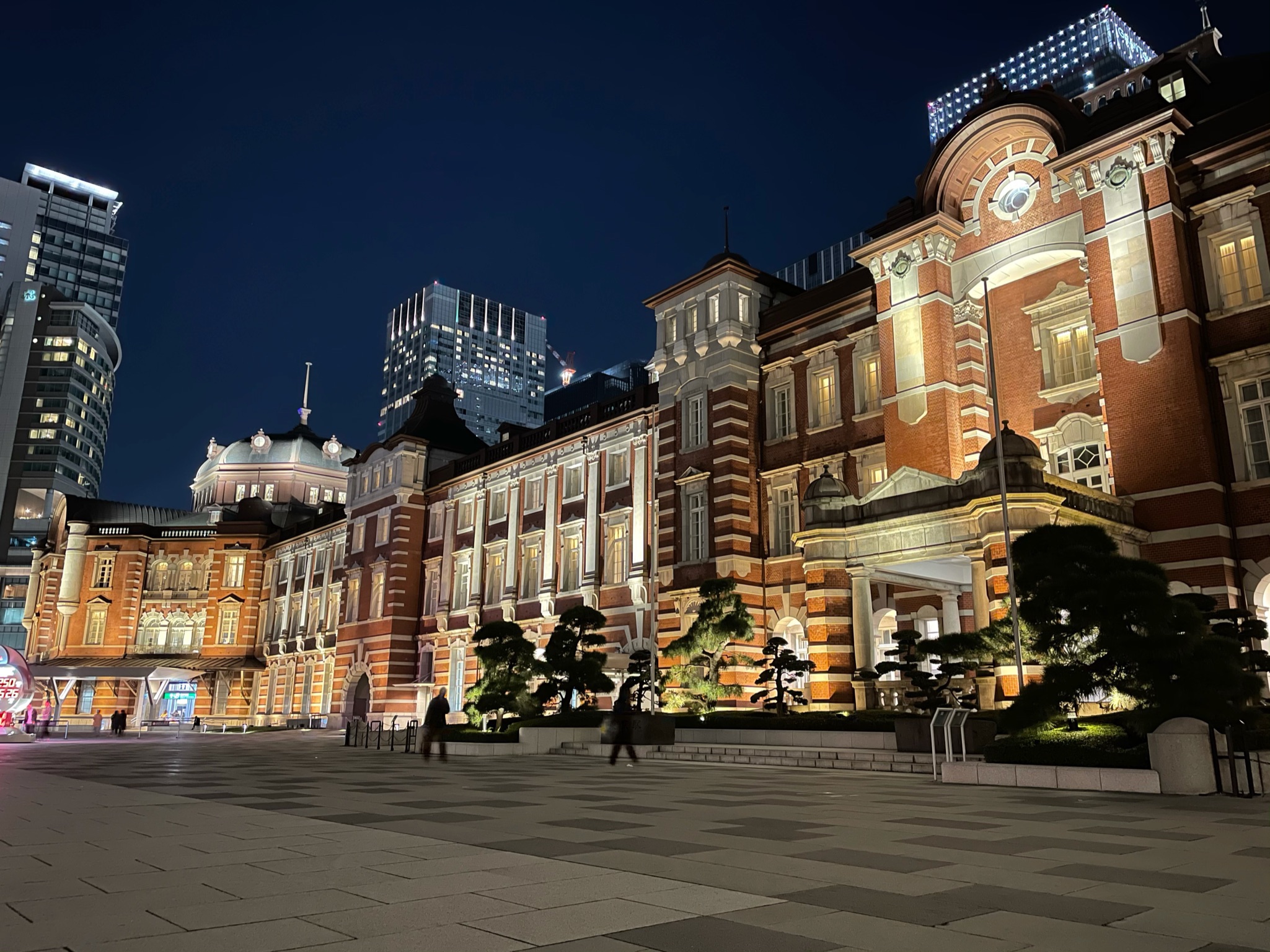 東京駅観光のおすすめ！皇居と駅舎、周辺施設の紹介